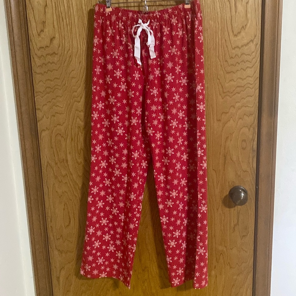 Land’s End Small Pajama pant never been worn or washed it is a Christmas print